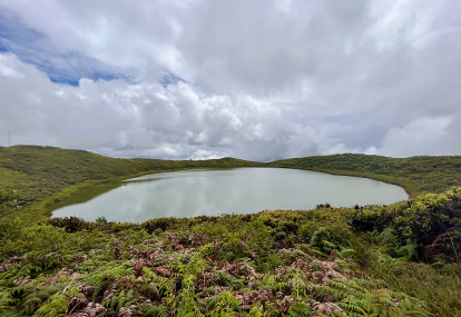 El Junco lagoon.